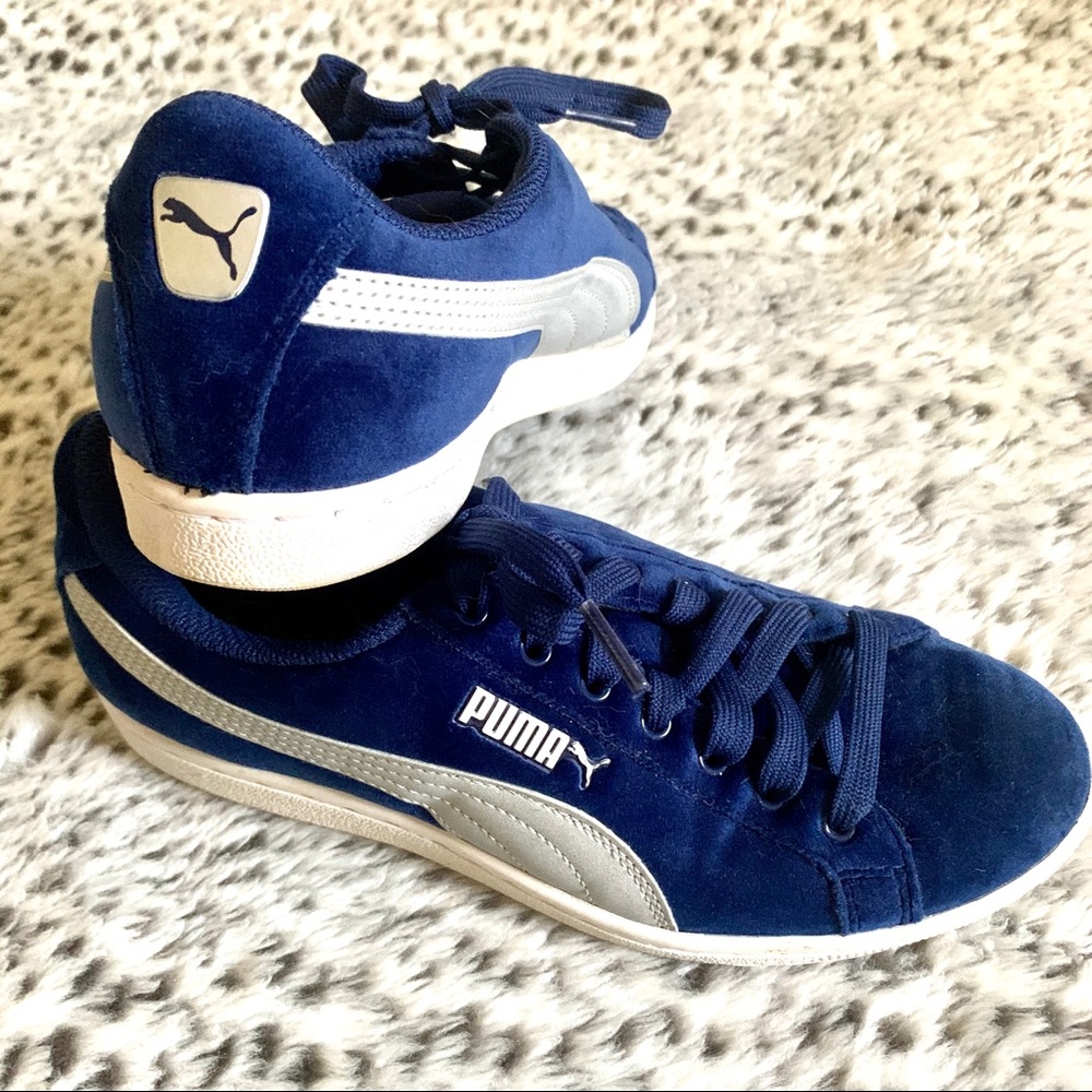 Puma Women’s Blue Velvet Sneakers